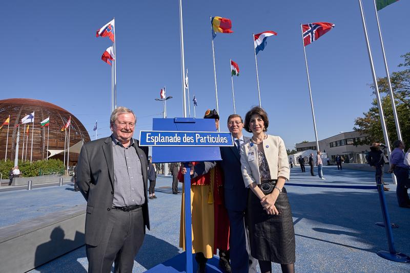 Pierre-Alain Tschudi, the Mayor of Meyrin, Mauro Poggia, state councillor of Geneva and Fabiola Gianotti, CERN Director-General (©CERN)